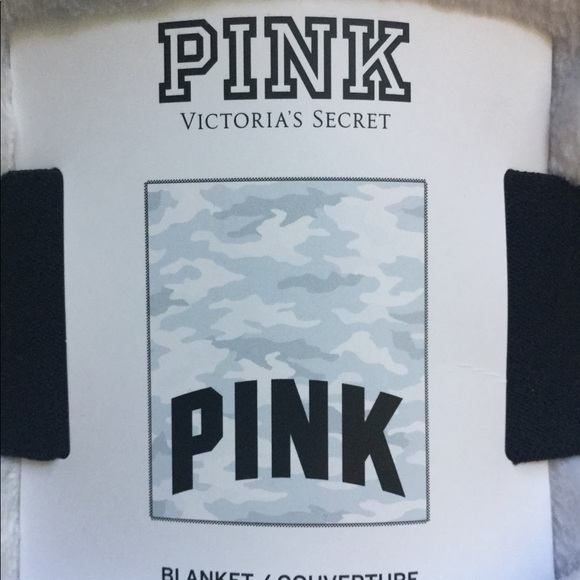 ❄️❄️VS Pink Camo Fleece Blanket❄️❄️ - Picture 2 of 6